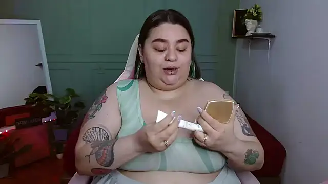 Snapshot of tiffany_laurens chatting on 12/28/24, 05:23 tiffany laurens online show from 12/28/24, 05:23