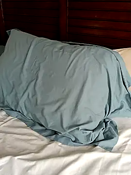 Snapshot of momentum2023 chatting on 09/16/25, 03:13 momentum2023 online show from 09/16/25, 03:13