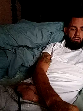 Snapshot of momentum2023 chatting on 09/21/25, 11:23 momentum2023 online show from 09/21/25, 11:23