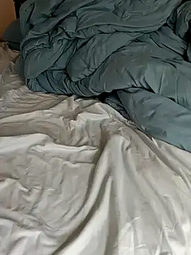 Snapshot of momentum2023 chatting on 10/07/25, 02:47 momentum2023 online show from 10/07/25, 02:47