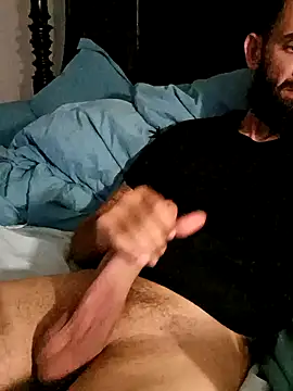 Snapshot of momentum2023 chatting on 10/16/25, 10:44 momentum2023 online show from 10/16/25, 10:44