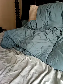 Snapshot of momentum2023 chatting on 10/26/25, 06:25 momentum2023 online show from 10/26/25, 06:25