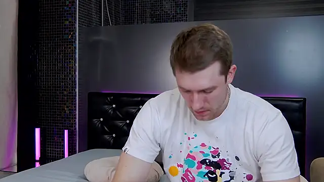 Snapshot of EthanPinkman chatting on 09/16/25, 04:13 EthanPinkman online show from 09/16/25, 04:13