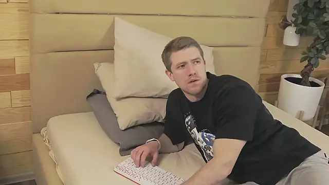 EthanPinkman online show from 11/16/25, 03:56