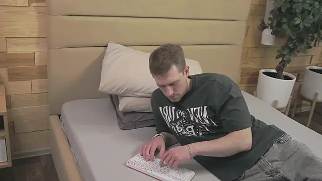 EthanPinkman online show from 11/21/25, 04:22