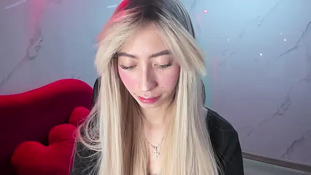 Snapshot of LilithCooperr_ chatting on 11/04/25, 10:31 LilithCooperr online show from 11/04/25, 10:31