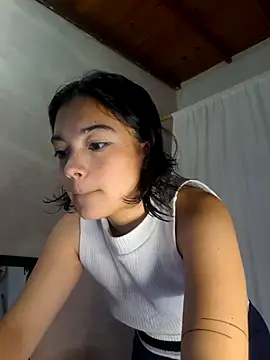 Snapshot of littlemelii chatting on 09/12/25, 05:18 littlemelii online show from 09/12/25, 05:18