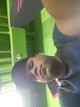 Snapshot of Evert_hairyboy chatting on 10/09/25, 08:29 Evert hairyboy online show from 10/09/25, 08:29