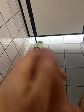 Snapshot of Drummer112 chatting on 11/10/25, 02:49 Drummer112 online show from 11/10/25, 02:49