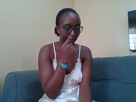 Snapshot of sexy_darleen23 chatting on 06/10/26, 06:45 sexy darleen23 online show from 06/10/26, 06:45