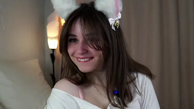 Snapshot of EstherMitchel chatting on 01/14/25, 12:11 EstherMitchel online show from 01/14/25, 12:11