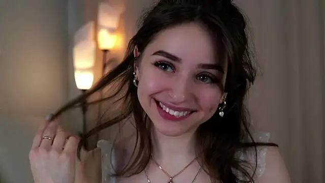 Snapshot of EstherMitchel chatting on 01/17/25, 04:06 EstherMitchel online show from 01/17/25, 04:06