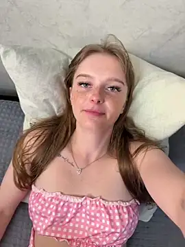 Snapshot of lovelly_molly chatting on 05/26/26, 04:25 lovelly molly online show from 05/26/26, 04:25
