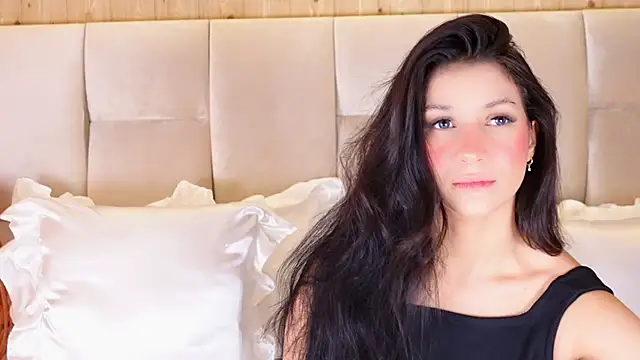 KiraKayleigh1 online show from 06/12/26, 01:37