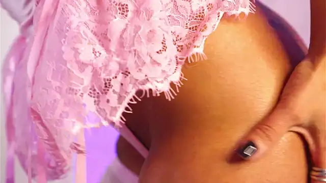 Snapshot of ClaraHazel chatting on 11/05/25, 06:24 ClaraHazel online show from 11/05/25, 06:24