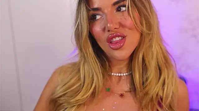 Snapshot of ClaraHazel chatting on 11/09/25, 04:55 ClaraHazel online show from 11/09/25, 04:55