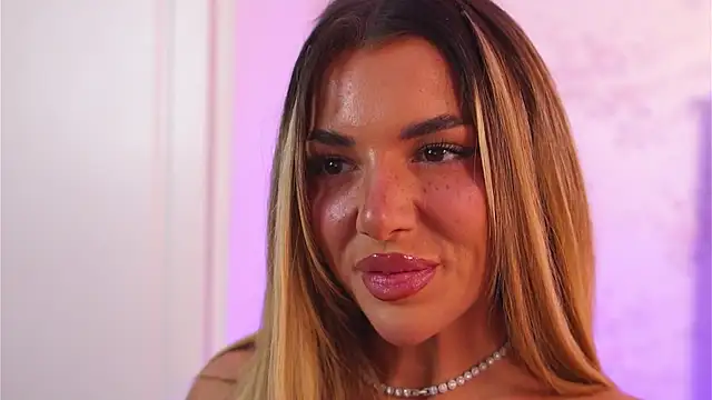 Snapshot of ClaraHazel chatting on 11/29/25, 05:54 ClaraHazel online show from 11/29/25, 05:54