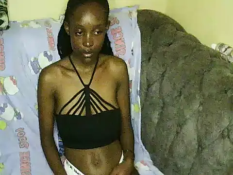 Snapshot of petite_clara24 chatting on 10/04/25, 10:19 petite clara24 online show from 10/04/25, 10:19