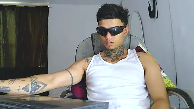 Skartoliver online show from 10/13/25, 02:17