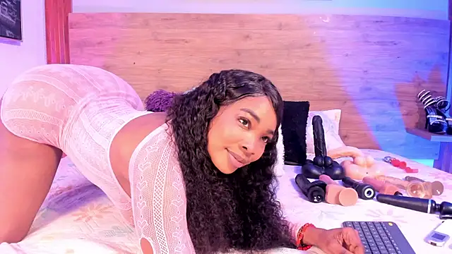 Snapshot of Aliisson_Cruz chatting on 11/04/25, 12:37 Aliisson Cruz online show from 11/04/25, 12:37