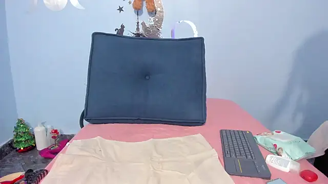 Snapshot of _luna__sweet_ chatting on 11/11/25, 01:27 luna sweet online show from 11/11/25, 01:27