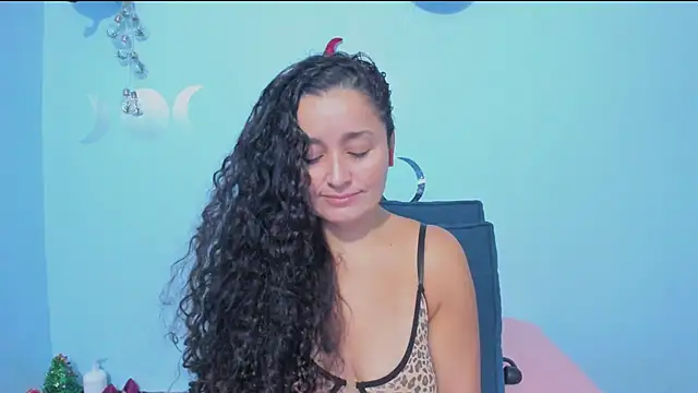 Snapshot of _luna__sweet_ chatting on 12/04/25, 01:26 luna sweet online show from 12/04/25, 01:26