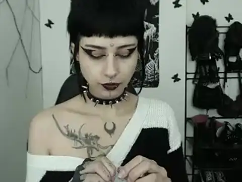 Snapshot of n0sferatus__ chatting on 12/20/25, 03:46 n0sferatus online show from 12/20/25, 03:46