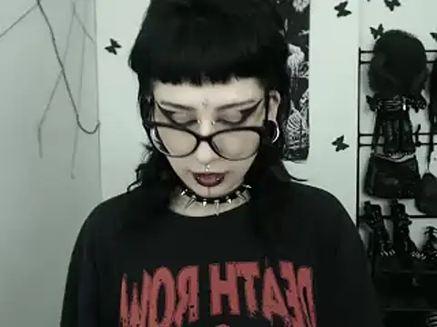 Snapshot of n0sferatus__ chatting on 12/21/25, 03:57 n0sferatus online show from 12/21/25, 03:57