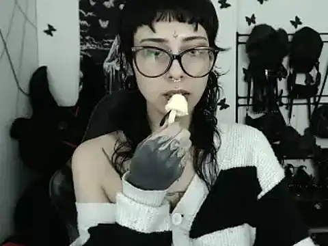 Snapshot of n0sferatus__ chatting on 02/28/26, 03:51 n0sferatus online show from 02/28/26, 03:51