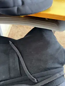 Snapshot of Black-mamba-madingo chatting on 10/18/25, 10:16 Black-mamba-madingo online show from 10/18/25, 10:16