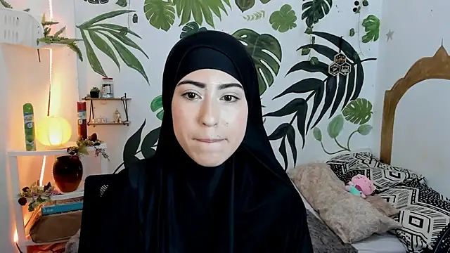 chaymae nah  online show from 10/10/25, 03:16