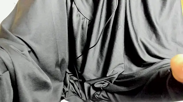 chaymae nah  online show from 10/22/25, 06:46