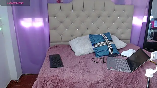 ameliefederline11 online show from 03/18/25, 08:48