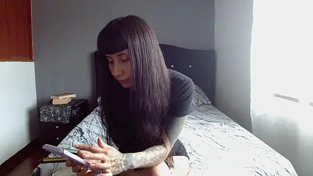 Emilia 1995 online show from 06/15/26, 06:10