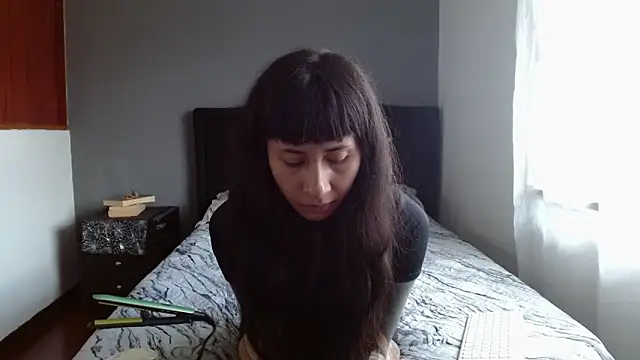 Snapshot of Emilia_1995 chatting on 06/17/26, 04:08 Emilia 1995 online show from 06/17/26, 04:08