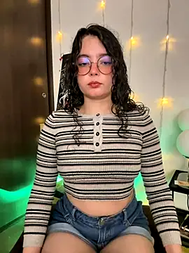 Snapshot of Antoniart_ chatting on 10/08/25, 02:53 Antoniart online show from 10/08/25, 02:53