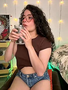 Snapshot of Antoniart_ chatting on 10/13/25, 02:22 Antoniart online show from 10/13/25, 02:22