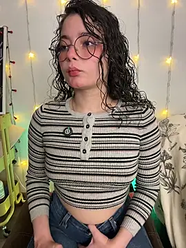 Snapshot of Antoniart_ chatting on 10/21/25, 01:28 Antoniart online show from 10/21/25, 01:28