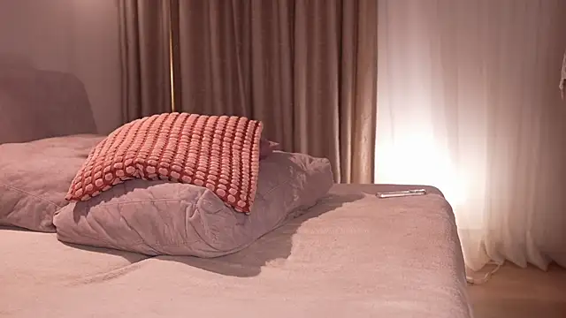 pauline  7 online show from 07/21/26, 06:10