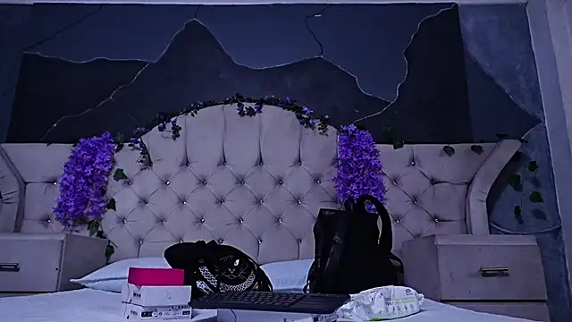 AmberGreyy  online show from 07/14/26, 07:30