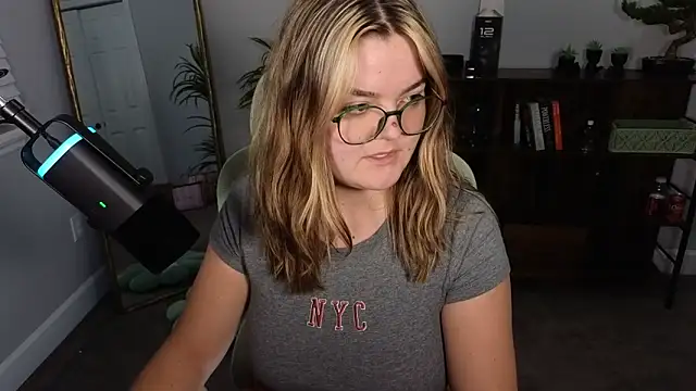 Snapshot of rodeobrii chatting on 10/04/25, 02:31 rodeobrii online show from 10/04/25, 02:31