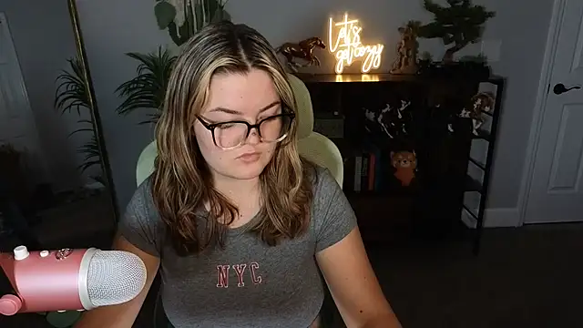 Snapshot of rodeobrii chatting on 10/15/25, 02:11 rodeobrii online show from 10/15/25, 02:11