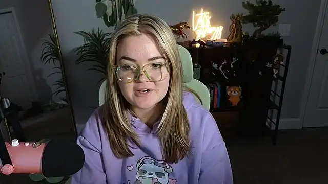 Snapshot of rodeobrii chatting on 10/20/25, 01:06 rodeobrii online show from 10/20/25, 01:06