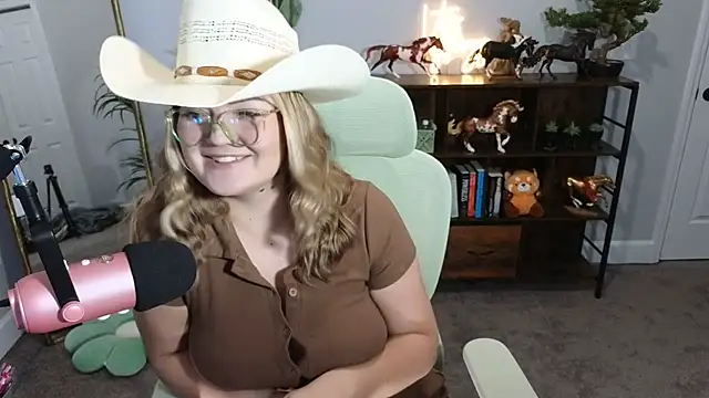 Snapshot of rodeobrii chatting on 10/27/25, 12:58 rodeobrii online show from 10/27/25, 12:58