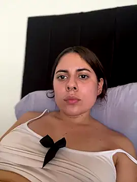 little isabela1 online show from 12/22/25, 03:20