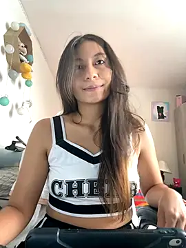 Snapshot of HelennaMoon_ chatting on 09/20/25, 05:03 HelennaMoon online show from 09/20/25, 05:03