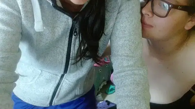 Snapshot of clayre_and_jill chatting on 10/06/25, 04:43 clayre and jill online show from 10/06/25, 04:43