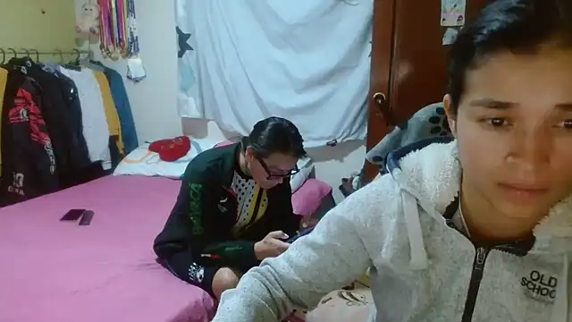 Snapshot of clayre_and_jill chatting on 10/15/25, 04:45 clayre and jill online show from 10/15/25, 04:45