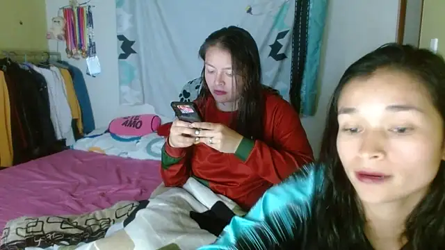 Snapshot of clayre_and_jill chatting on 10/17/25, 01:42 clayre and jill online show from 10/17/25, 01:42