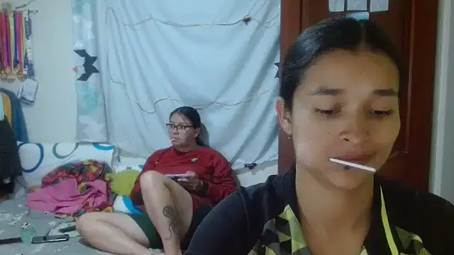 Snapshot of clayre_and_jill chatting on 11/14/25, 04:11 clayre and jill online show from 11/14/25, 04:11